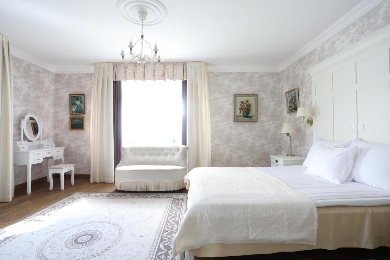 Saka Manor Hotel Ngoại thất bức ảnh