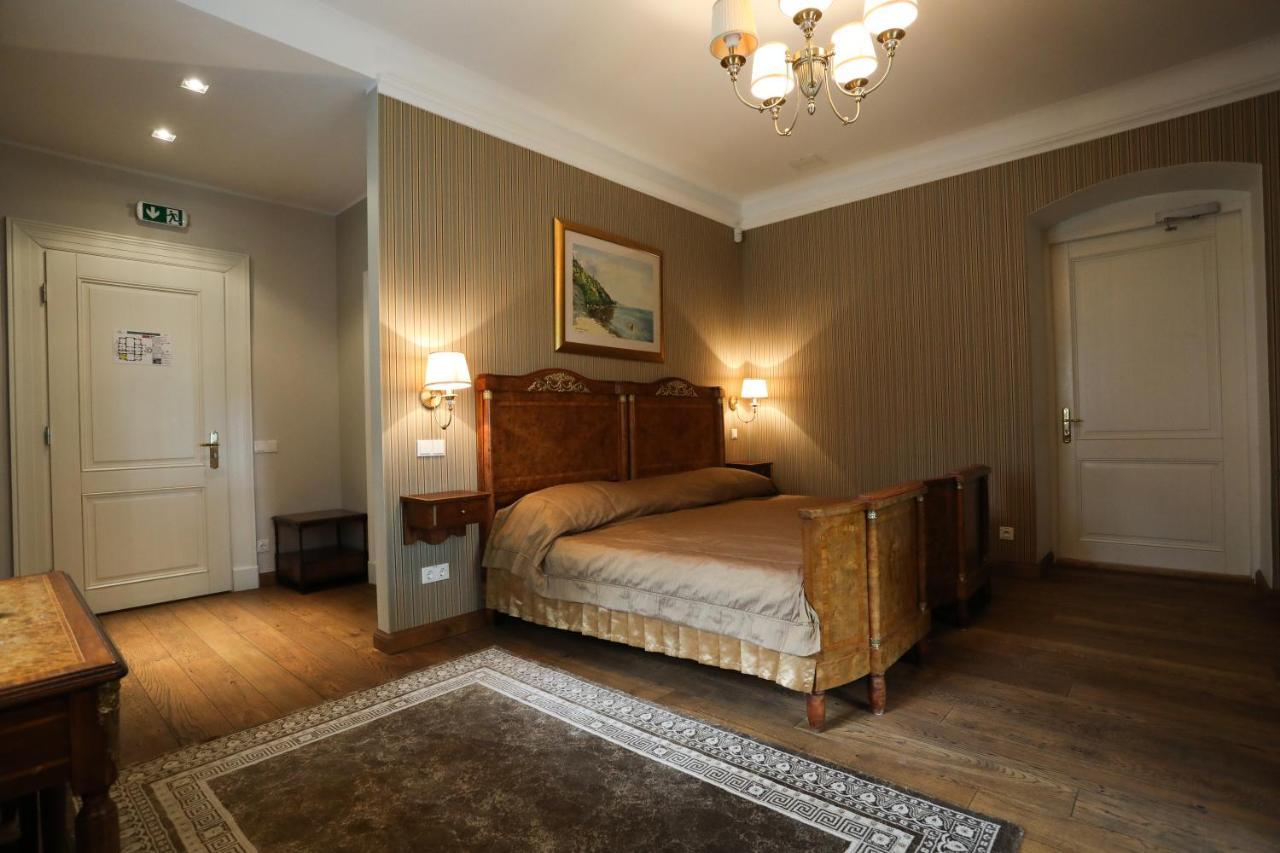 Saka Manor Hotel Ngoại thất bức ảnh