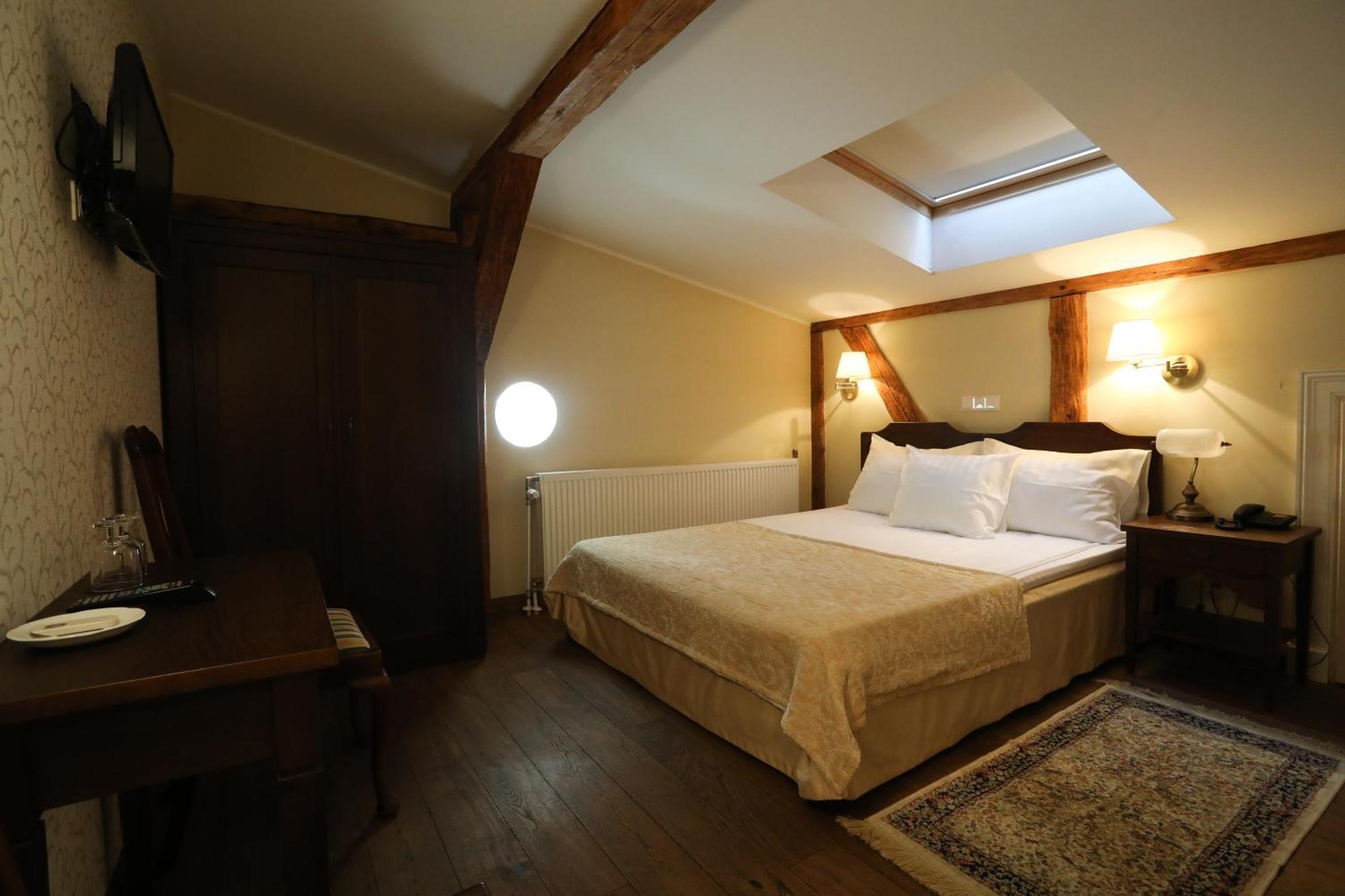 Saka Manor Hotel Ngoại thất bức ảnh