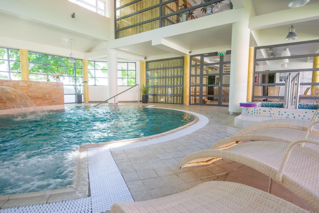 Saka Manor Hotel Ngoại thất bức ảnh